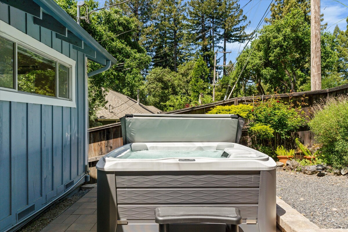 Guerneville Escape: 5 star!Deck/HotTub/Pup ok/WIFI