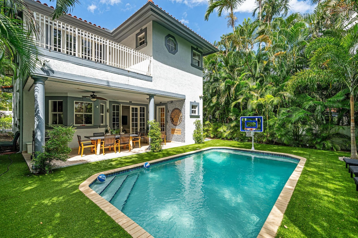 Luxe Villa in Miami Shores w/Pool, Tub, BBQ&More