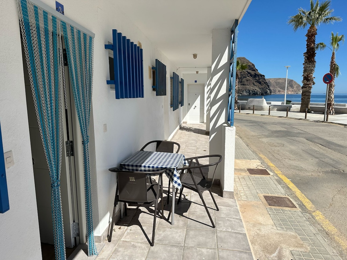 Las Negras en primera línea de playa