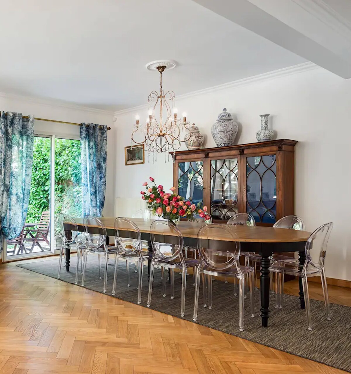 5 bathrooms • Versailles Palace walking distance