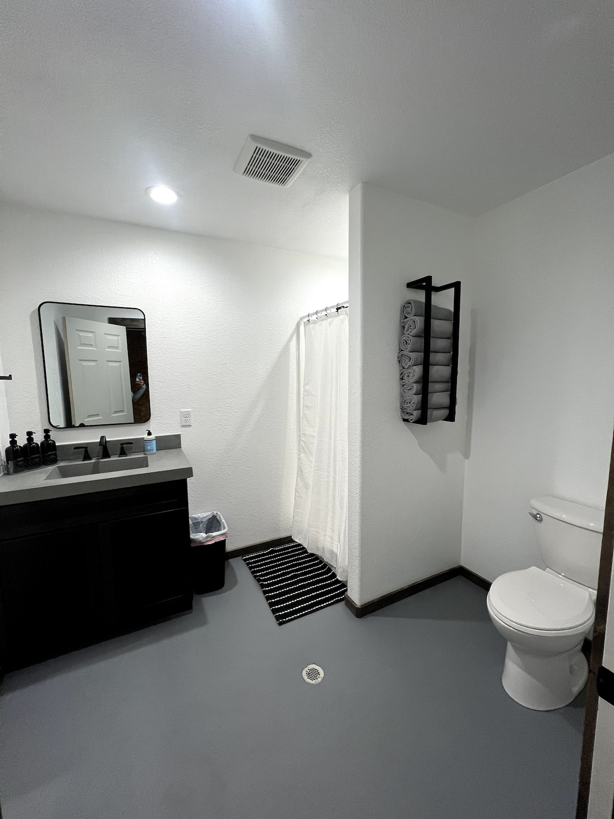 Sturgis微型住宅，带独立卫生间/淋浴间
