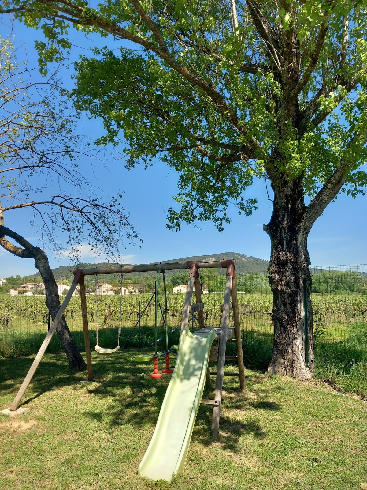 Gîte Le vallon des vignes, piscine privée, jardin