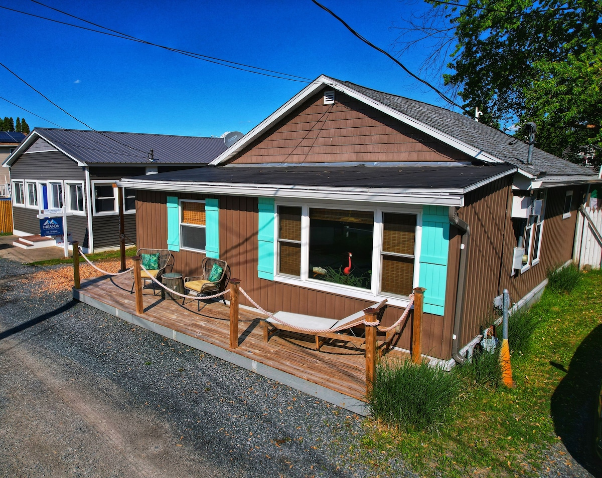 Amenity-Rich Retreat near Lake and Brown's Beach