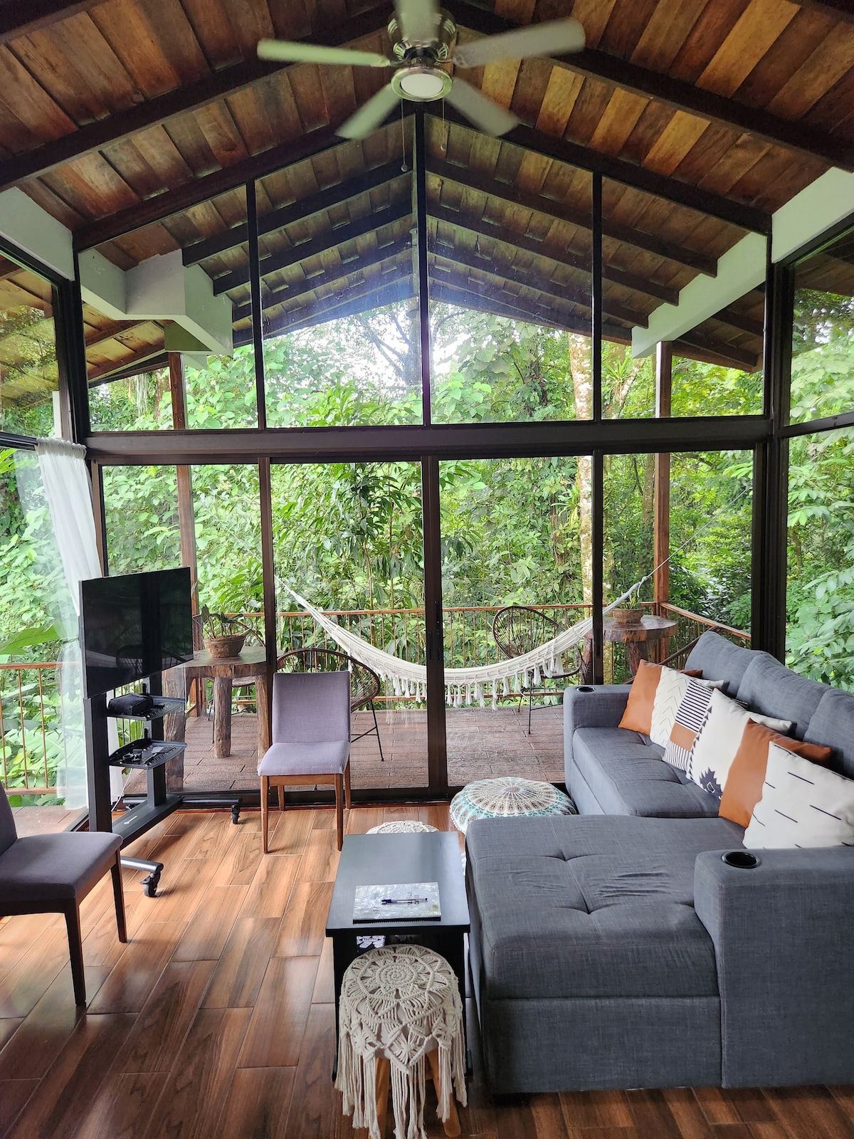 Rainforest Glass Cabin, The Congo, La Fortuna