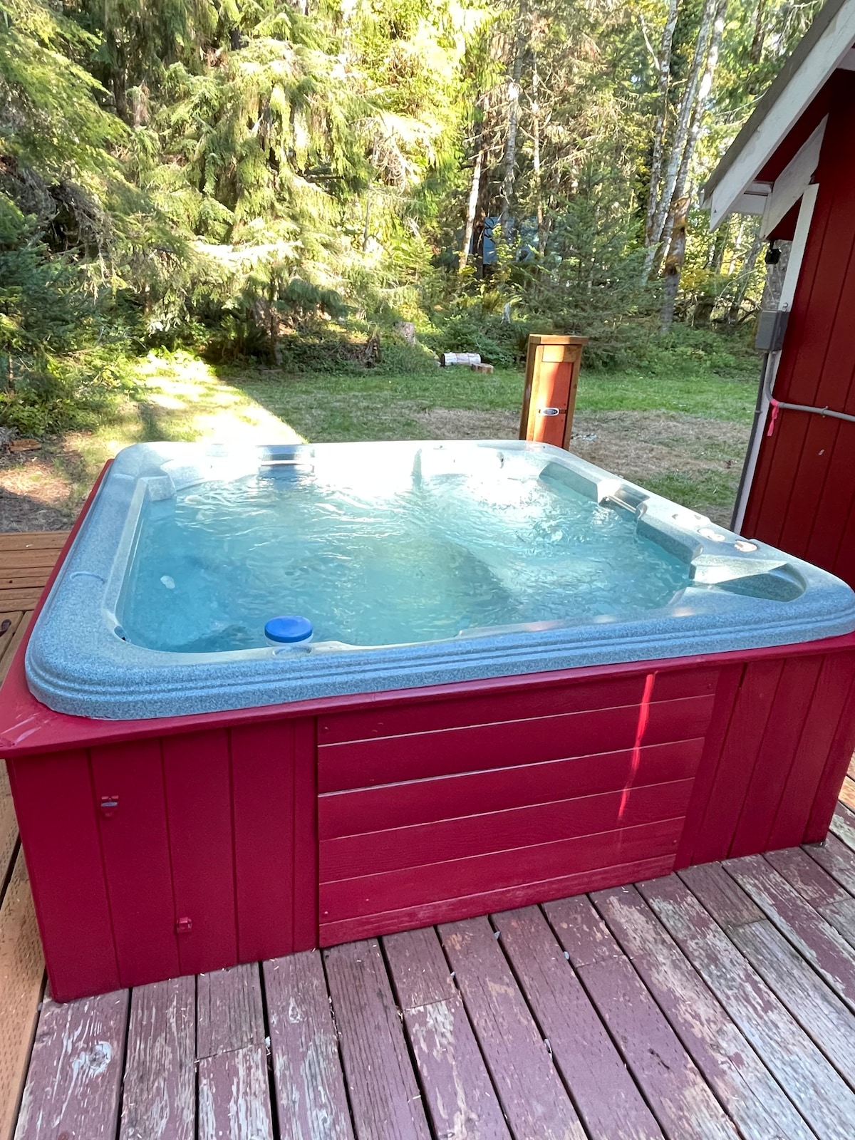 红色度假木屋@雷尼尔山入口-热水浴缸壁炉