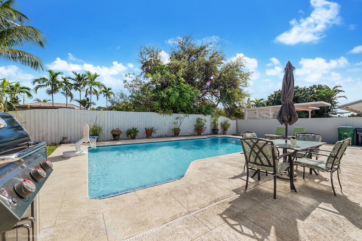 迷人而安静的房子，带游泳池，位于佛罗里达州家园