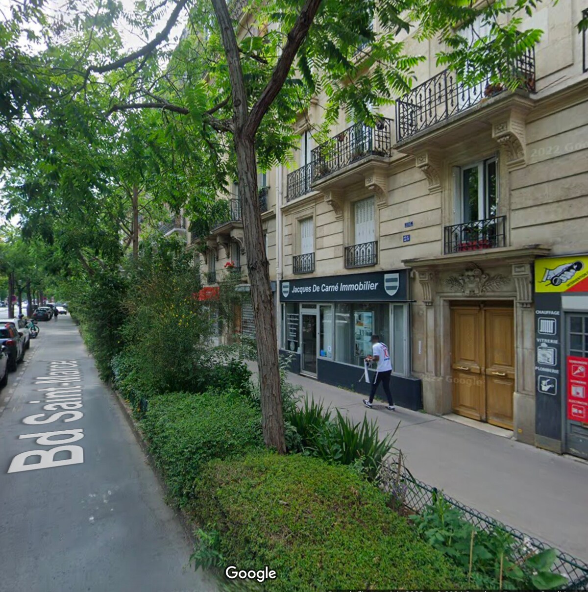 位于巴黎市中心靠近塞纳河的安静公寓