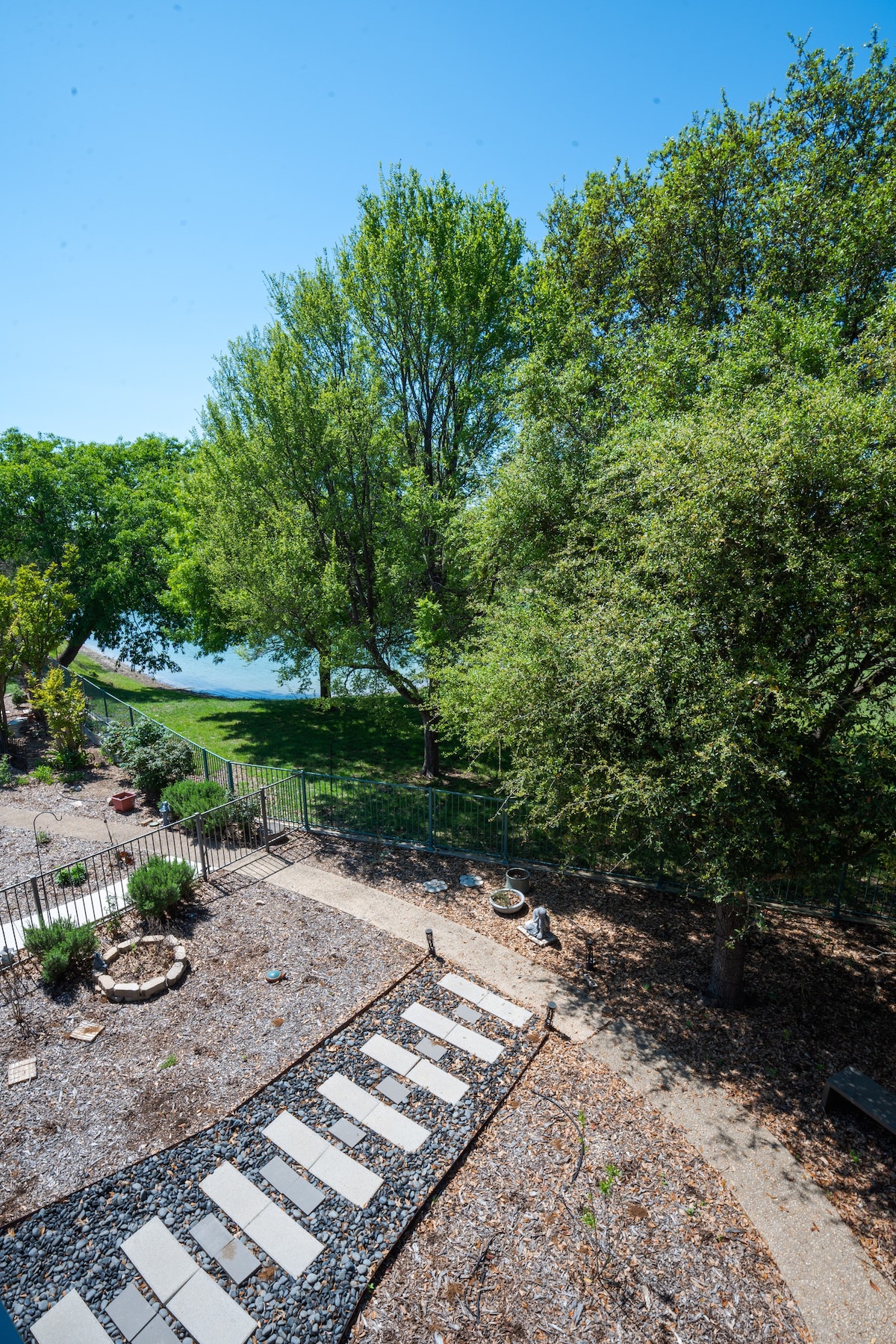 The Plumeria Retreat on the Lake