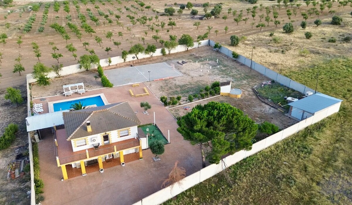 Casa Rural aislada con piscina y campo de futbol