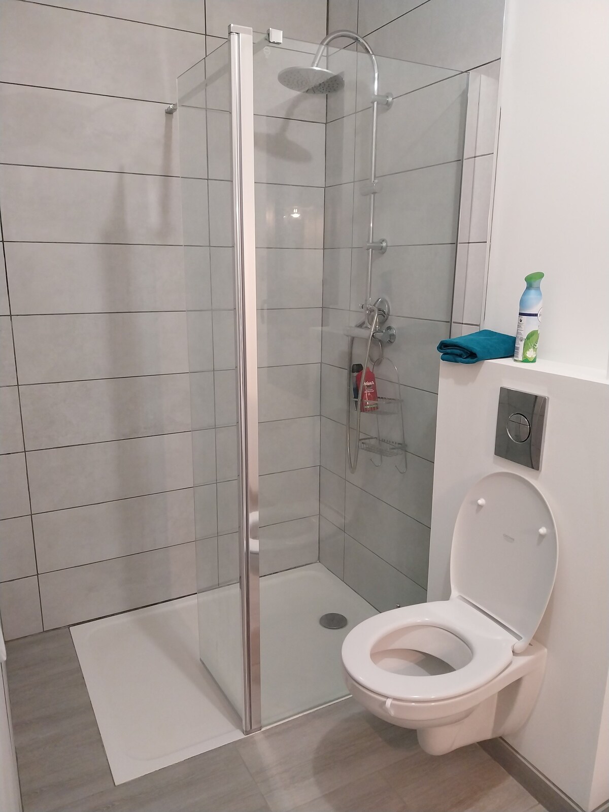 Studio neuf avec salle de bain