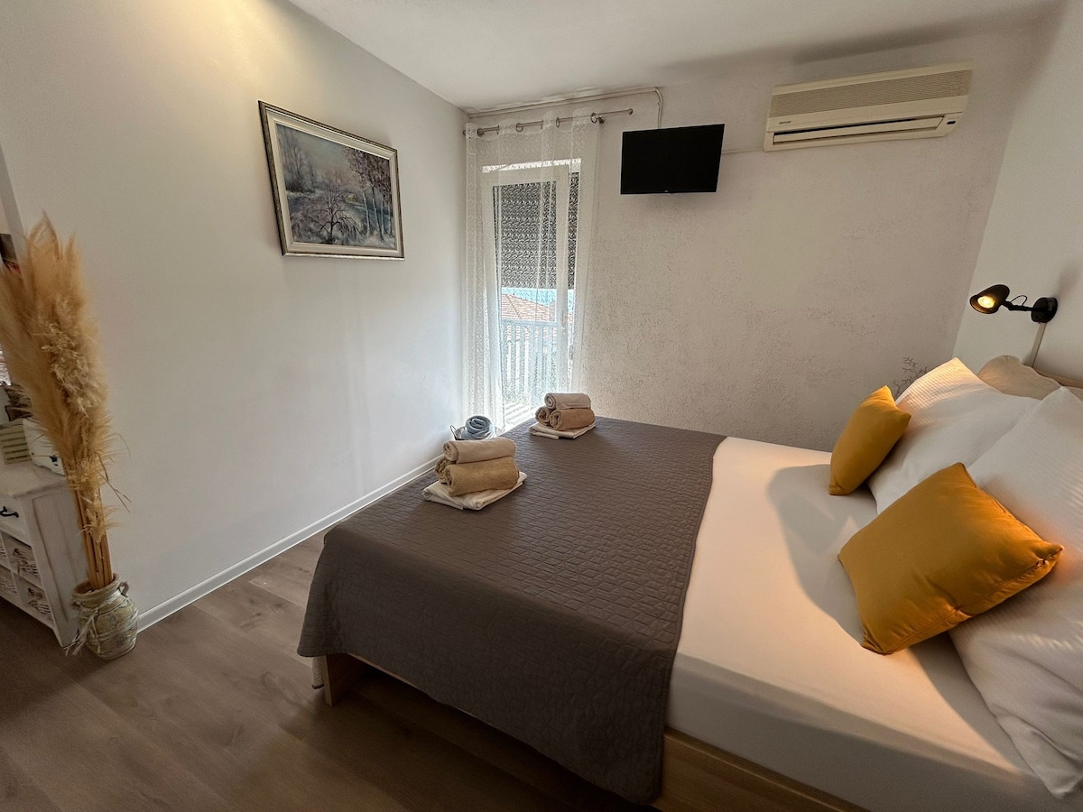 "Gradac" Studio Apartment