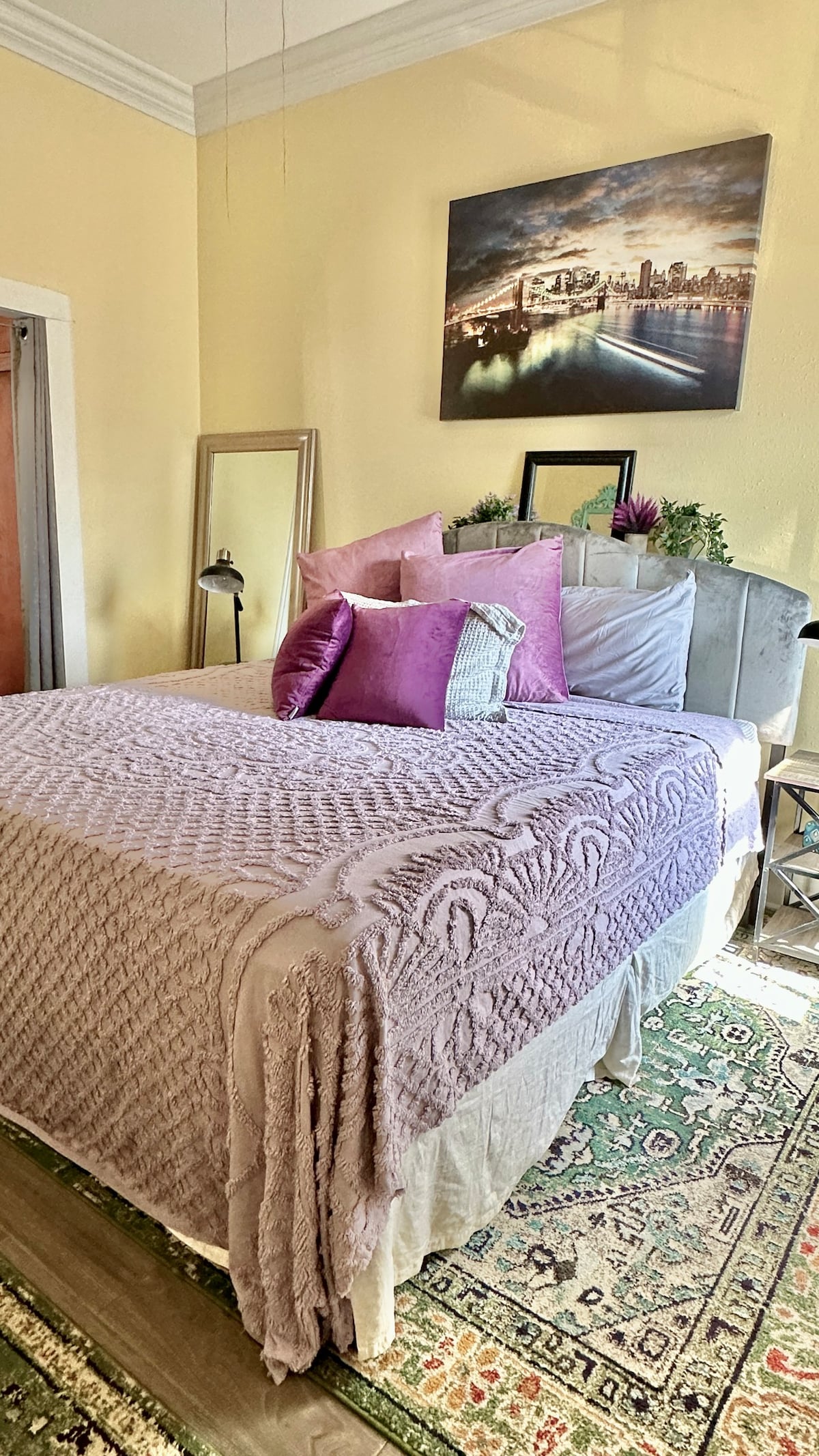 Lux King Bed | Free Parking