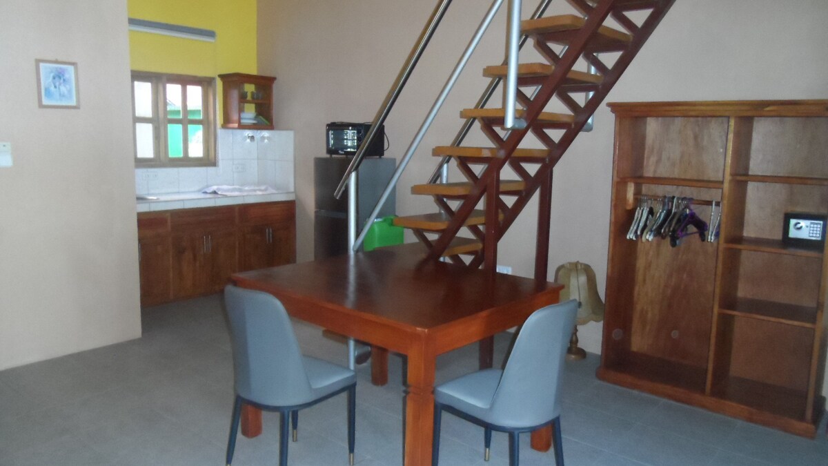 Home Office Housse for 380 +NK on Sibuyan (PH)