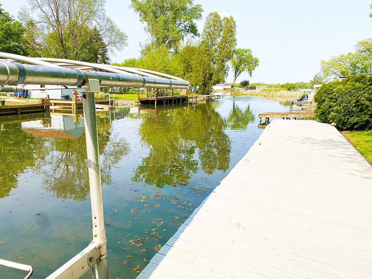 Lake Winnebago and Asabeth Bay Waterfront home