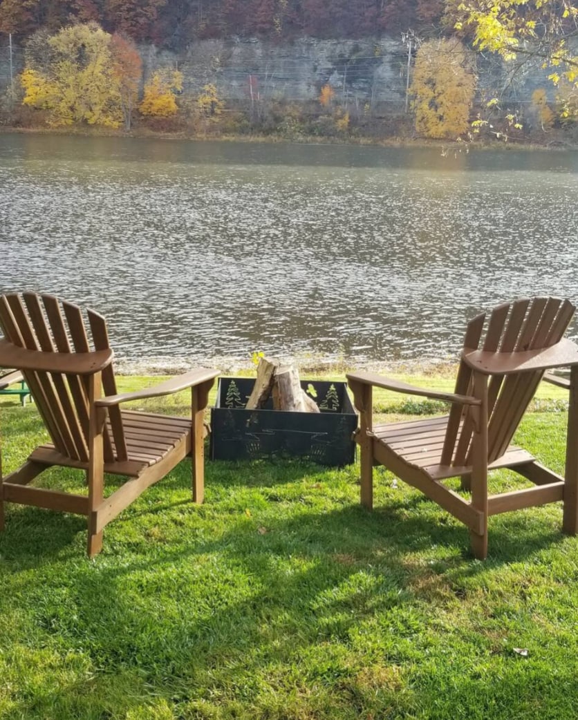 Cottage, 2 Story covered deck w firepits & privacy