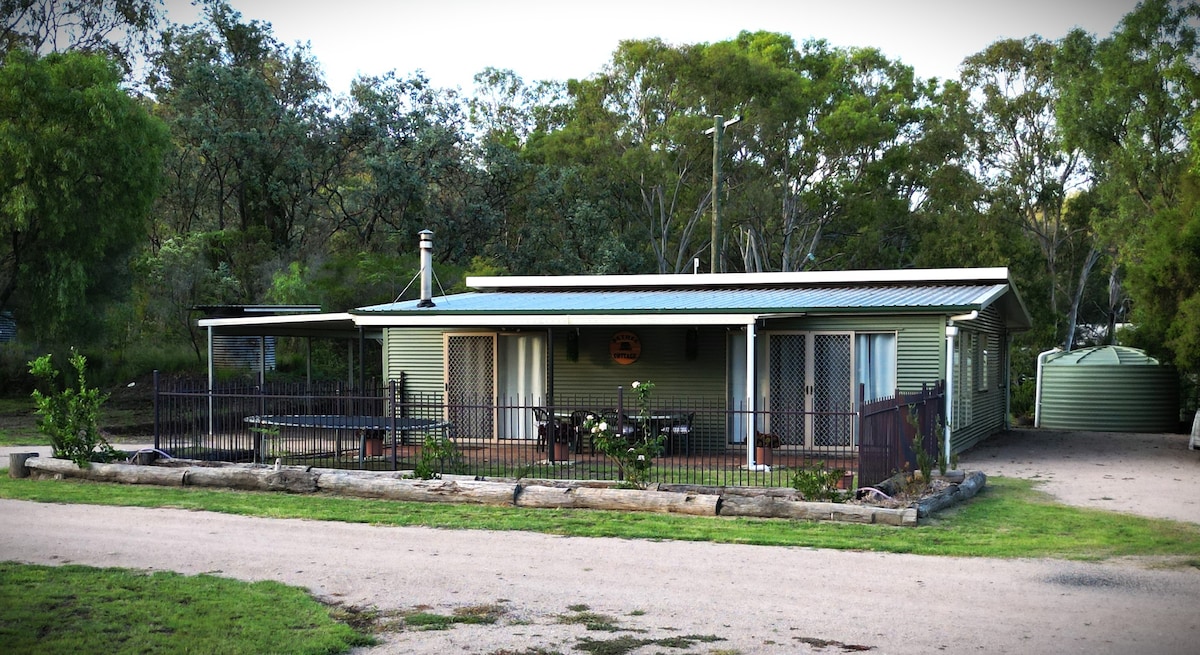 Spacious 3 bedroom country cabin