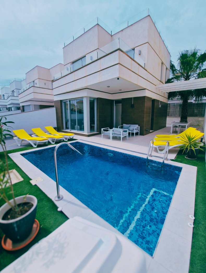 Modern Villa with Private Pool near Golf Courses
