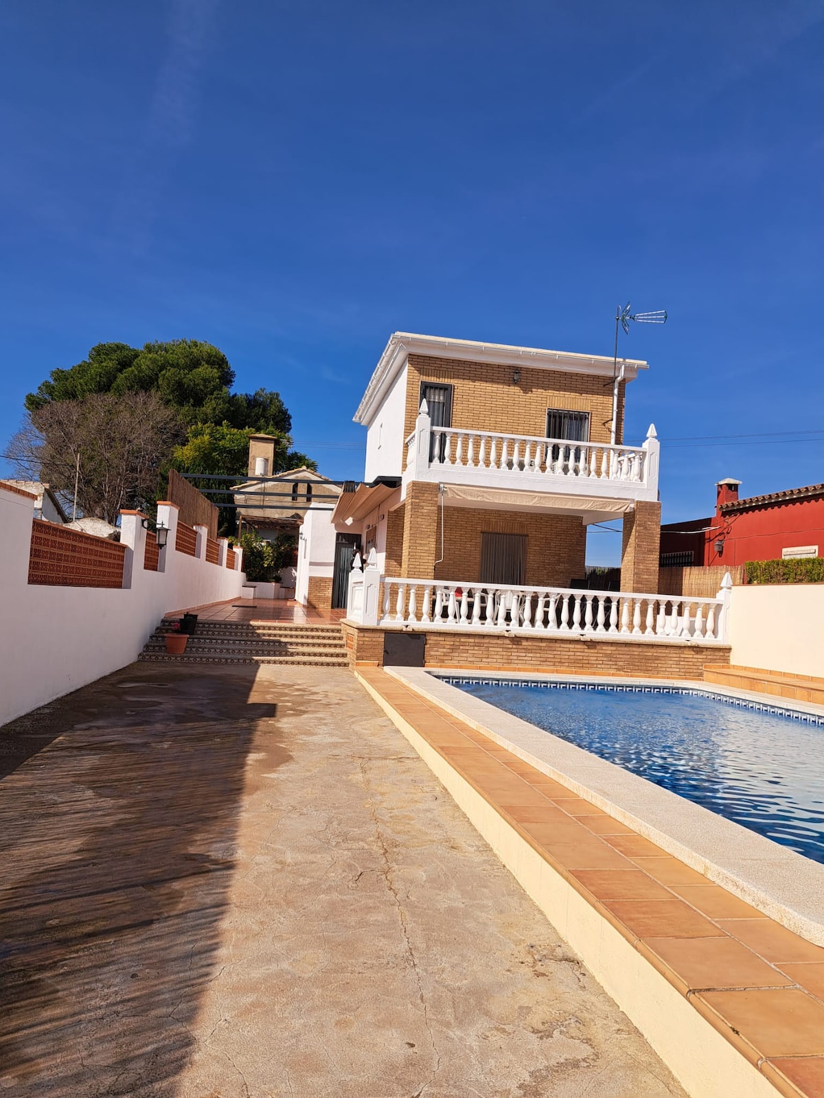 Agradable casa con piscina y barbacoa