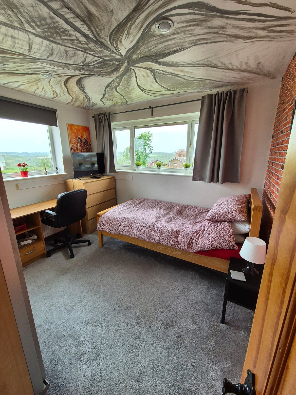 Great views, single-bed room,