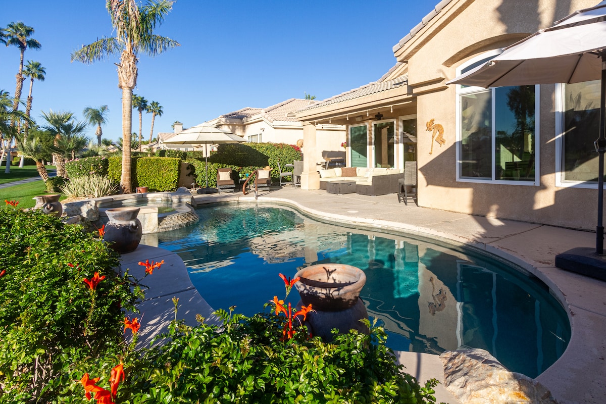 Winter Oasis: Chic 3BR Villa w/ Heated Pool