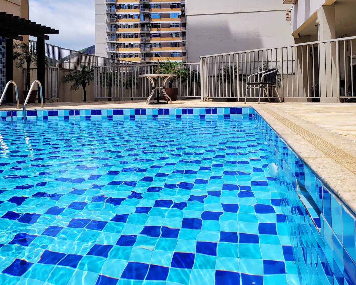 Flat Botafogo moderno com piscina e garagem