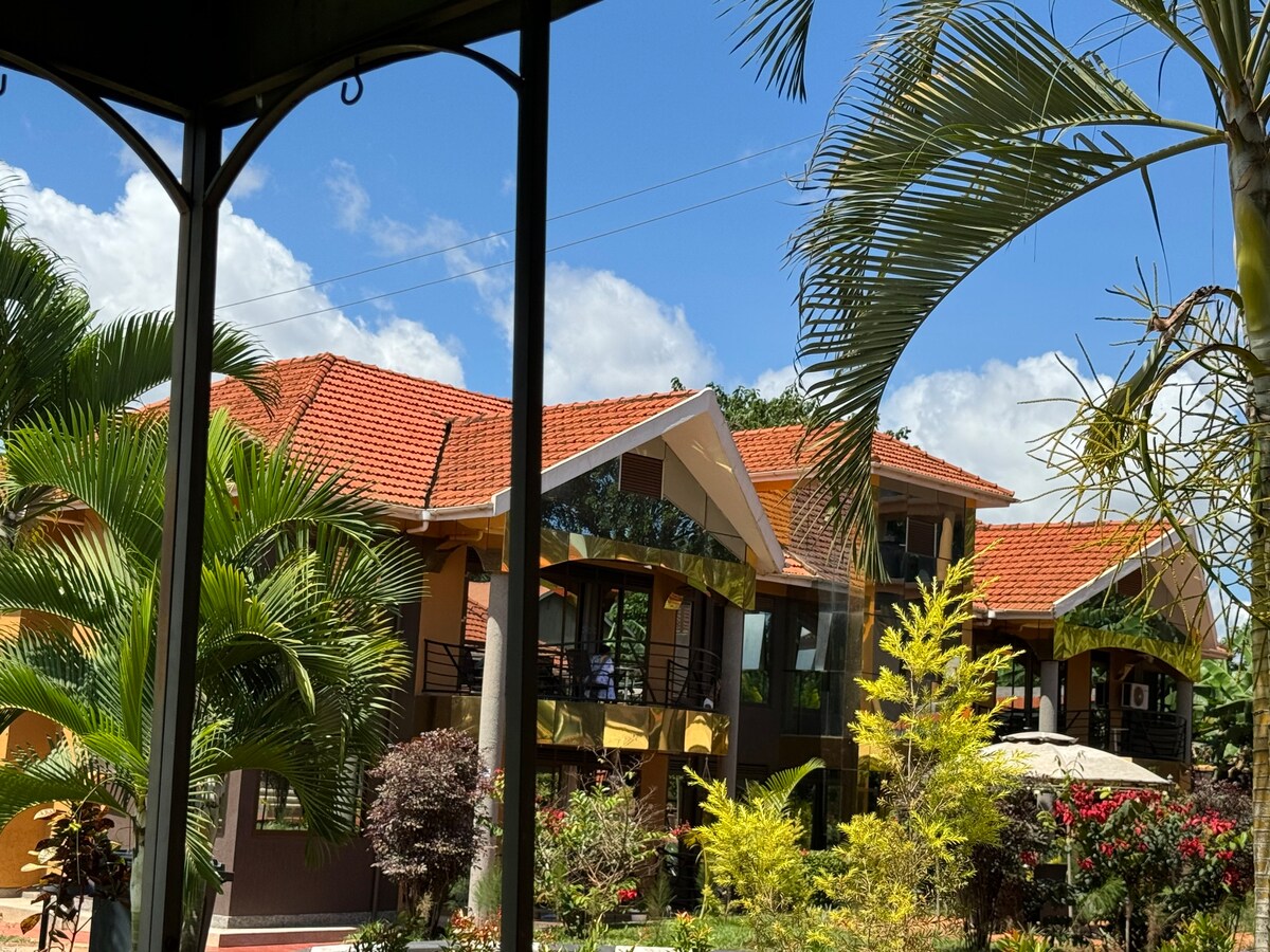 Cozy 2 bedroom place with Pool in Jinja Town