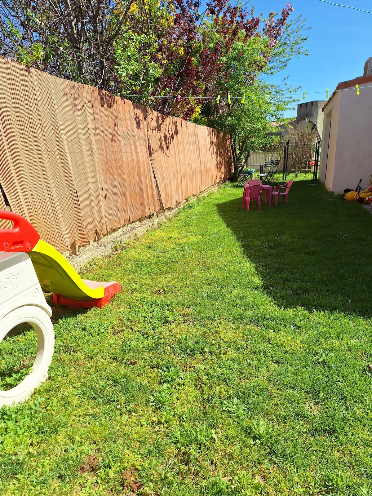 Maison avec jardin/parking/piscine/barbecue 2-6 p