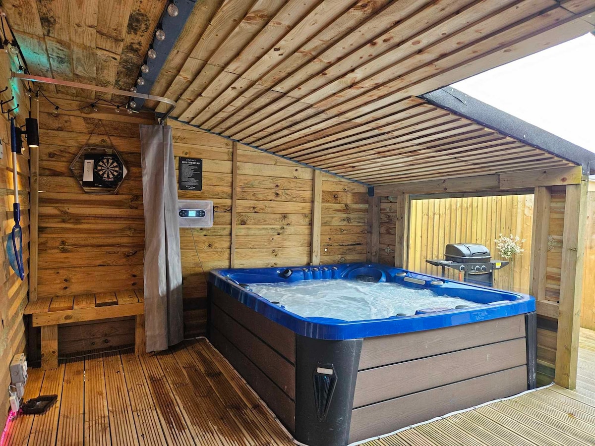 Old Penny Cabin, with hot tub.