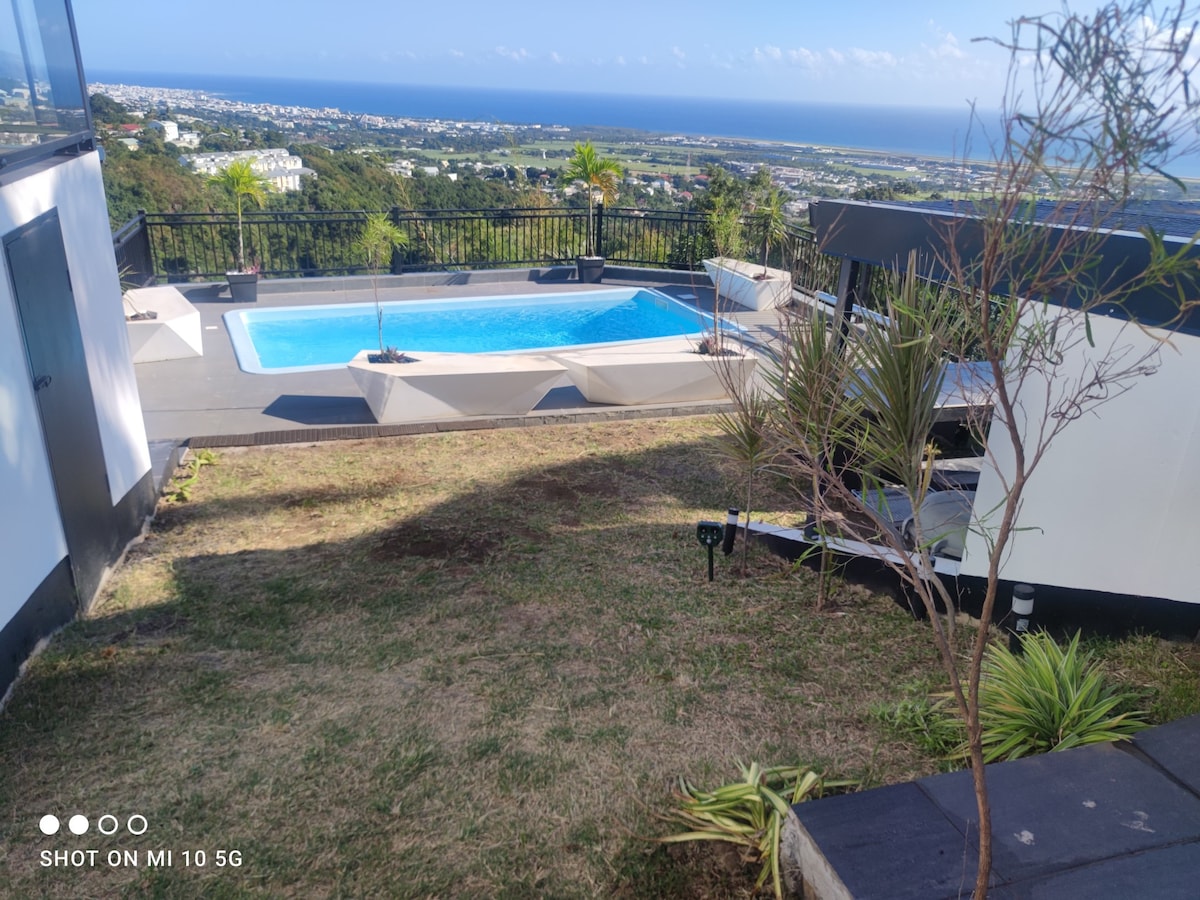 Villa avec piscine et vue mer-montagne