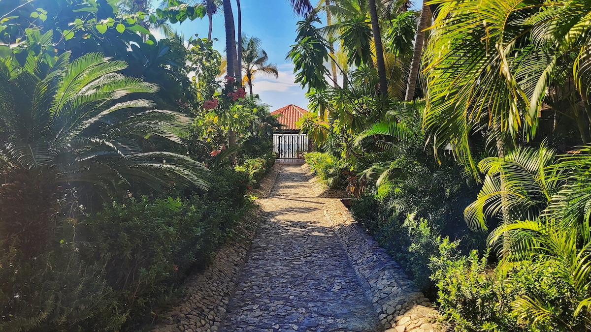 The apartment with direct access to the beach