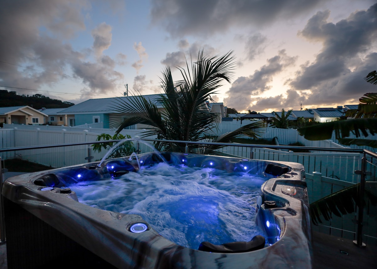 Brooks Unique Retreat -Jacuzzi, Grill, Pool, Beach