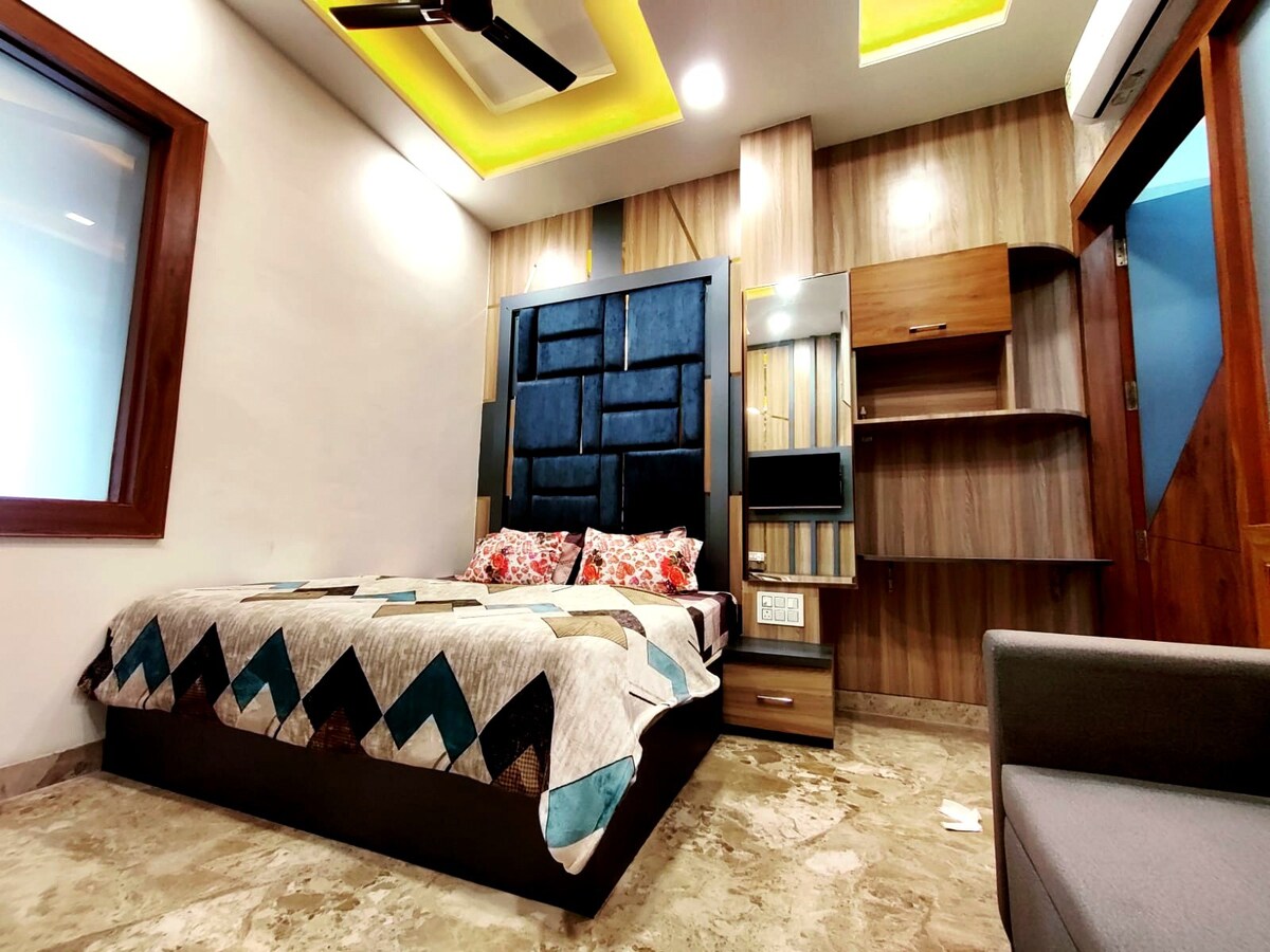 Family Suite Room in Homestay with Lobby & Balcony