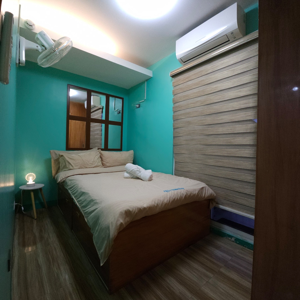 Spacious 1BR Staycation in Paranaque (2-4 heads)