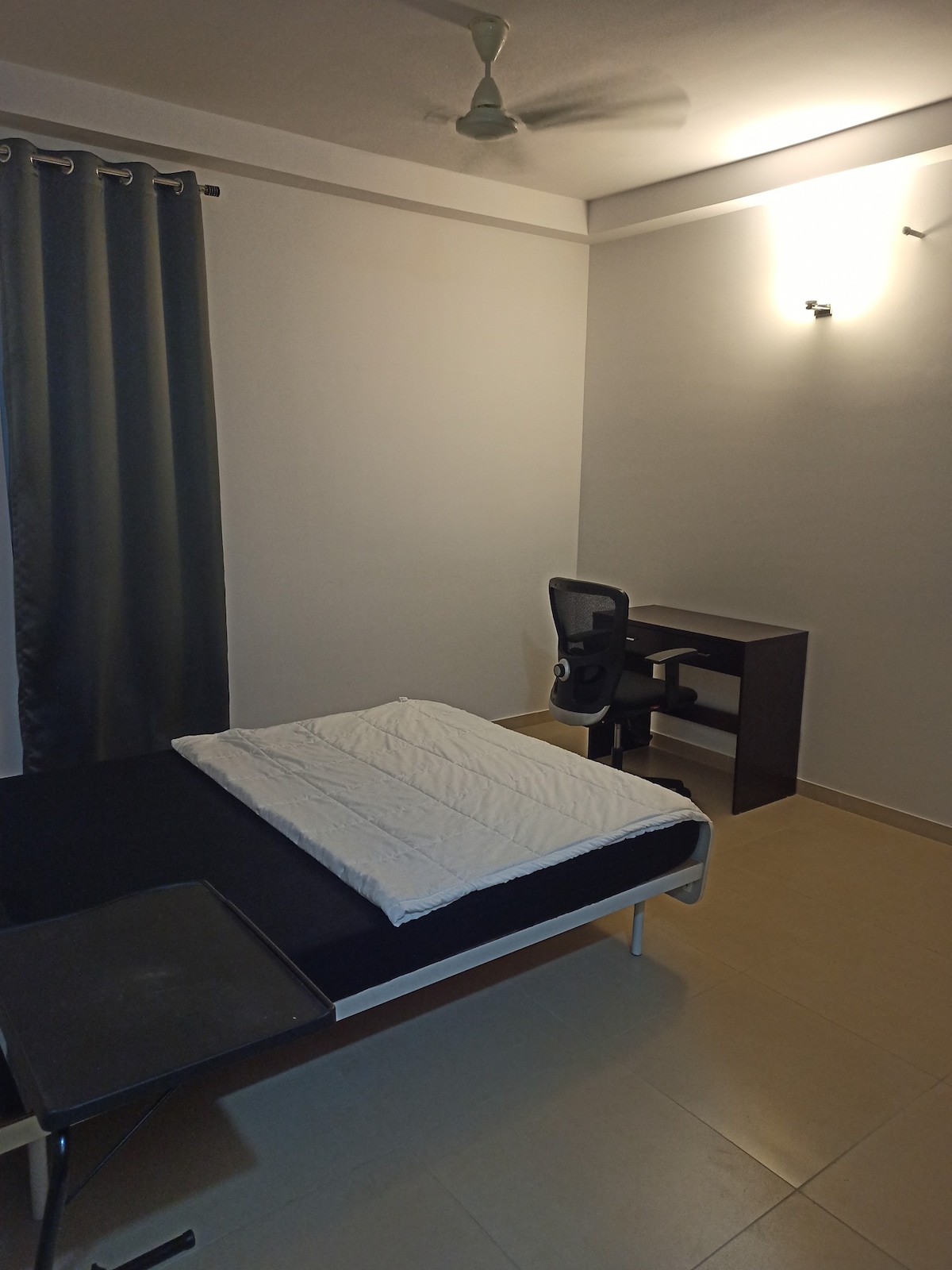 Private Room in a 2bhk (Non AC) - Bhartiya City