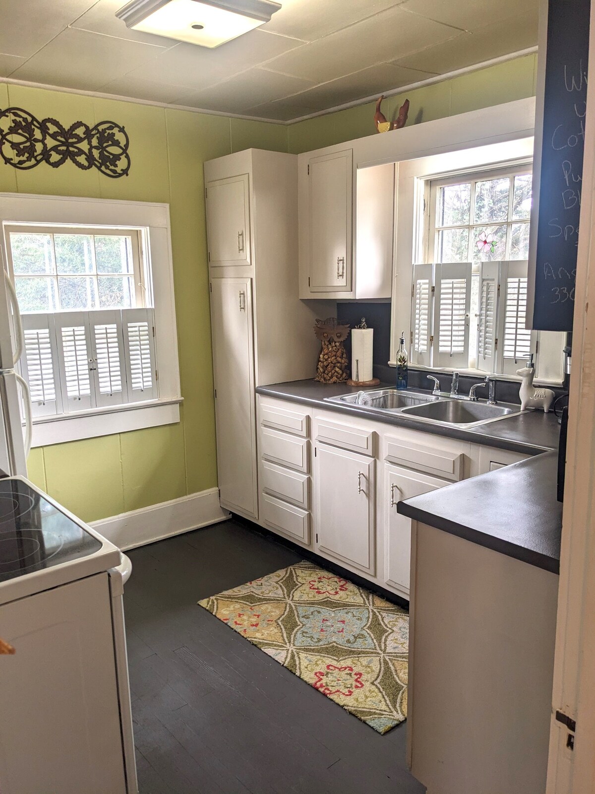 Cozy Downtown Kernersville Carriage House