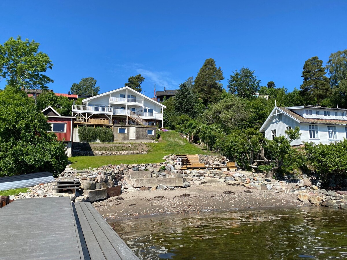 Trivelig strandhus,  med privat strand, brygge B