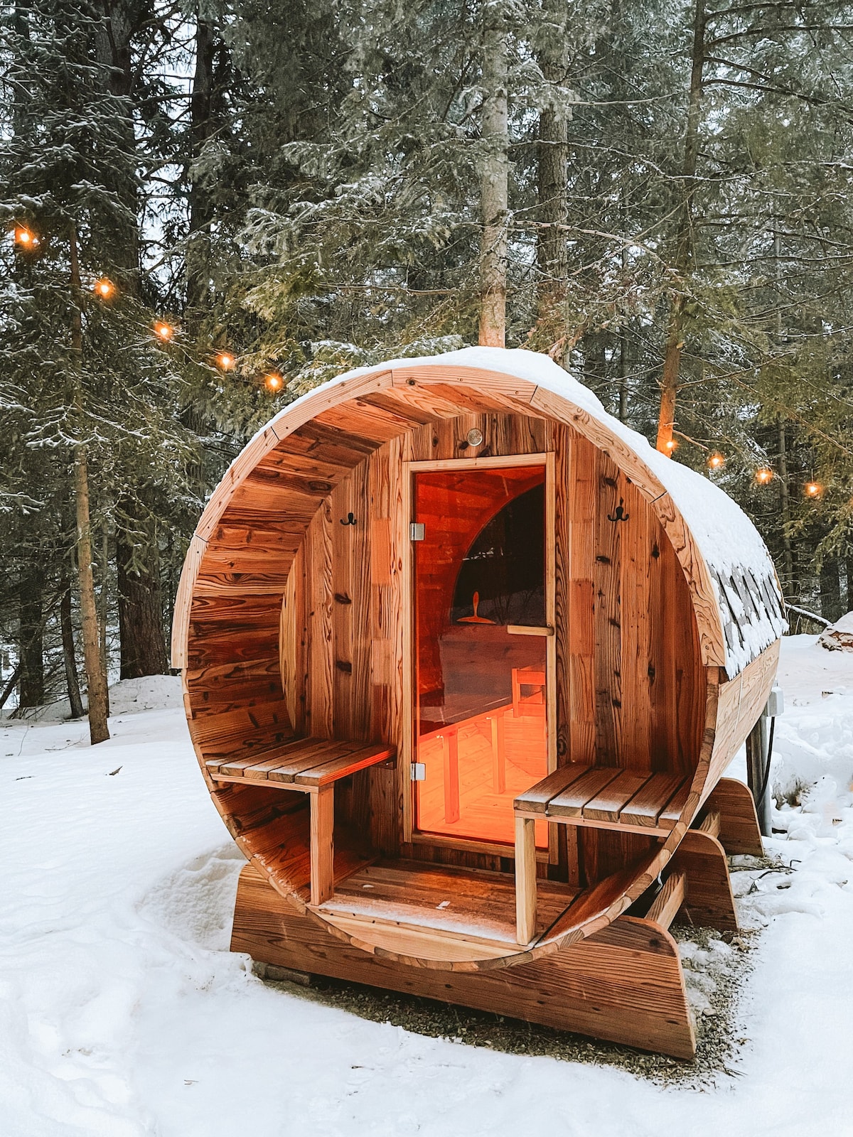 Luxe A-Frame: Hot Tub,  Sauna,  BBQ, & King Bed!