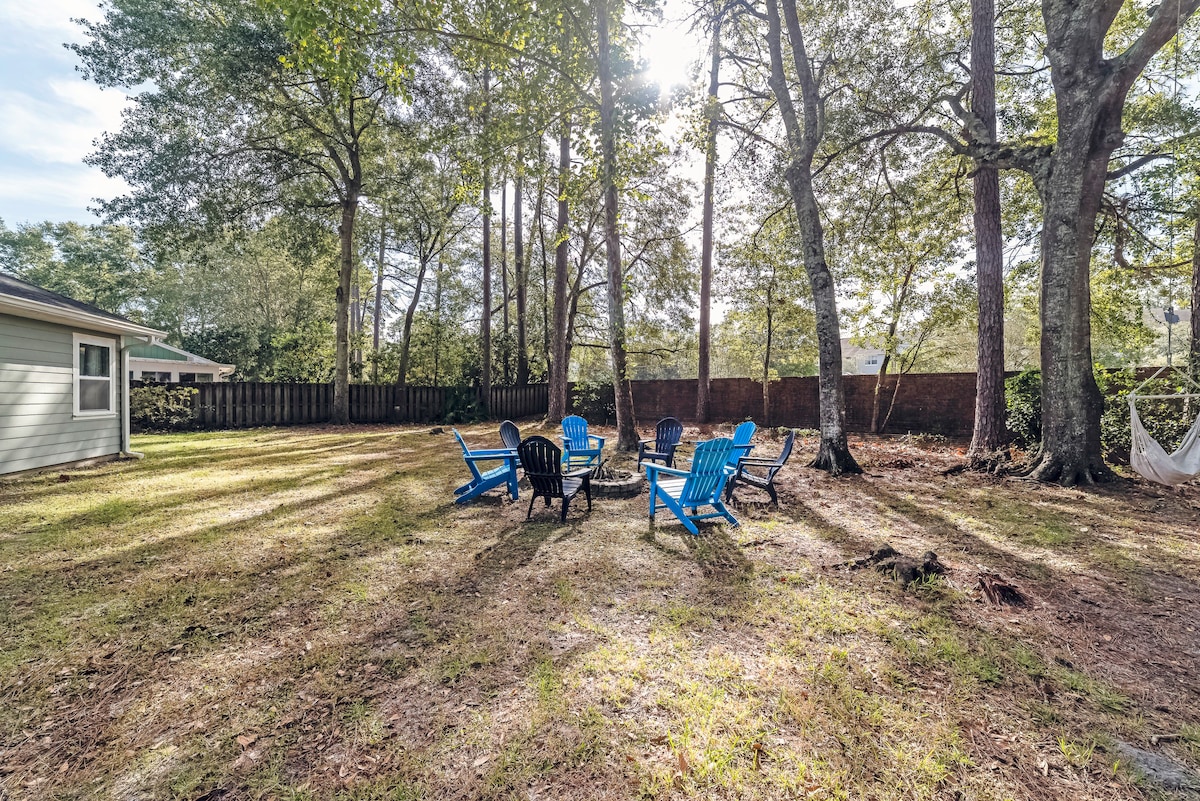 Gator Family Home: New Grill & Private Backyard