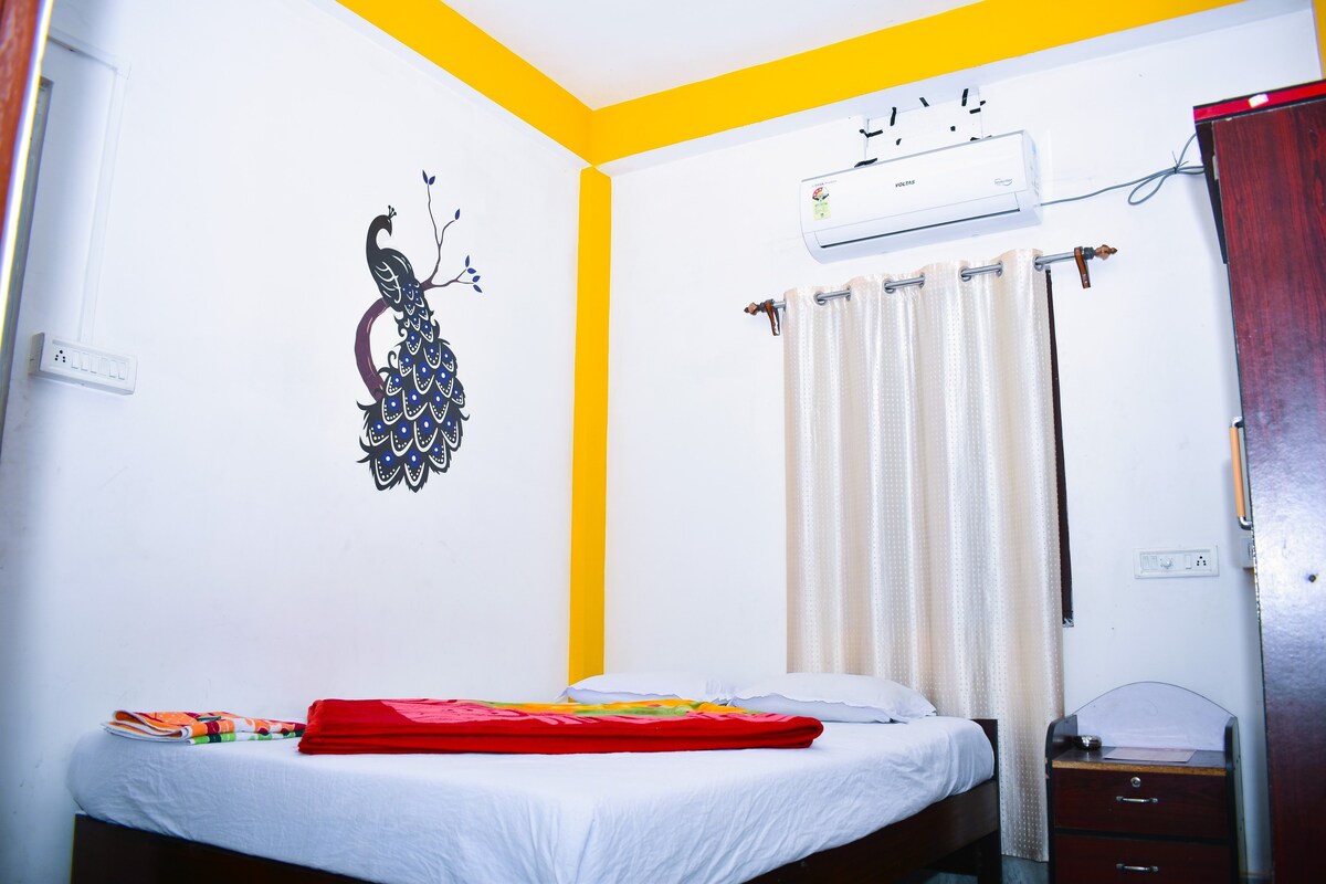 Jaldapara Binaychapa民宿的双人床房