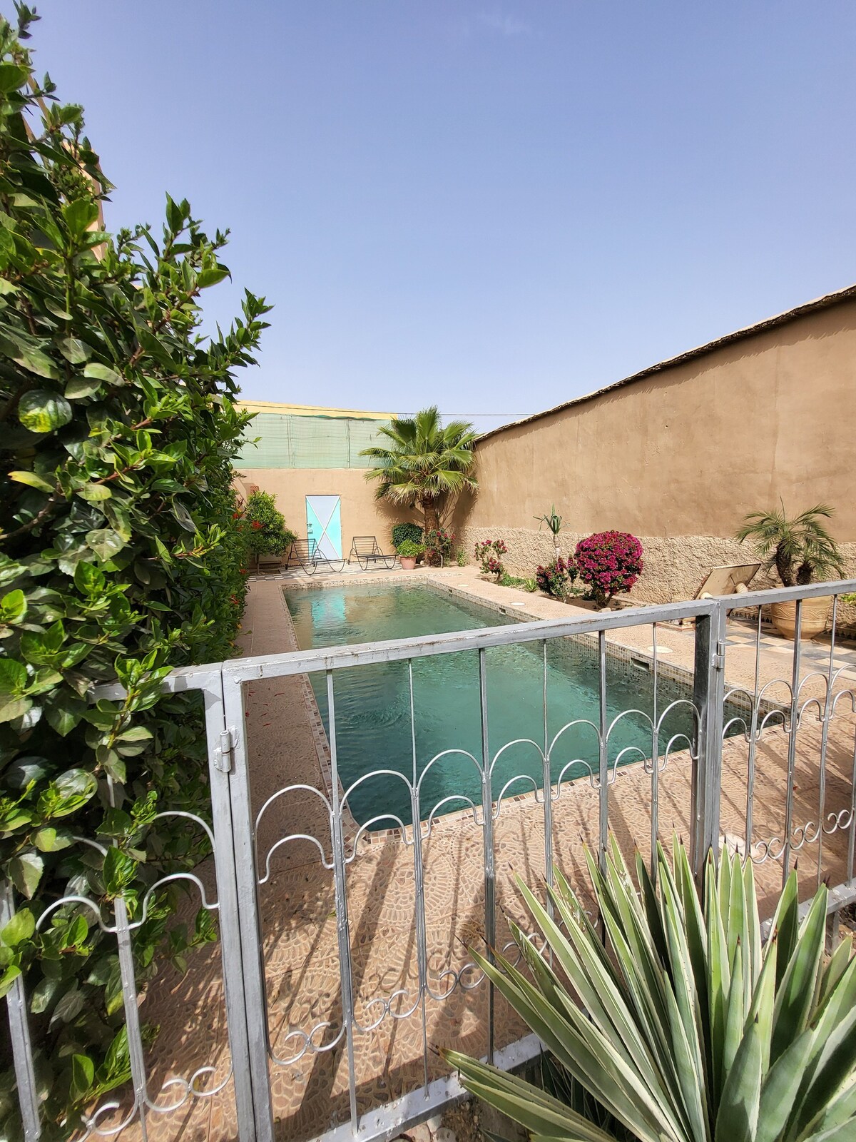 maison typique marocaine avec piscine sécurisée