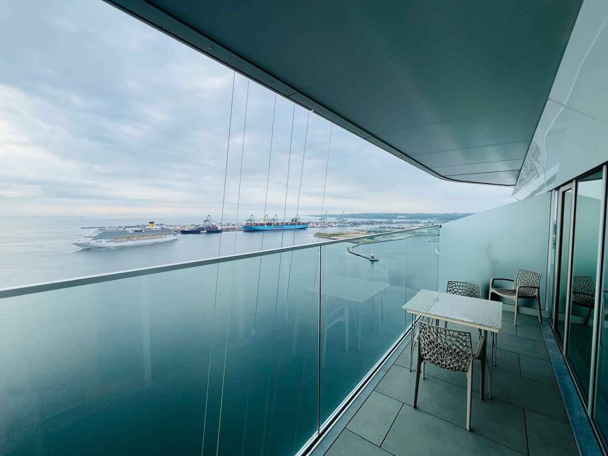 26-Floor Apartment with Jaw-Dropping Ocean Views