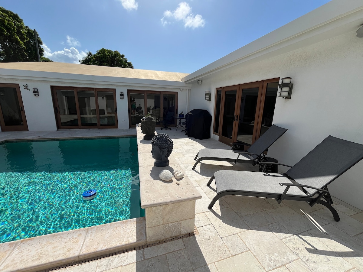 Luxurious Villa Upstairs Level with Pool