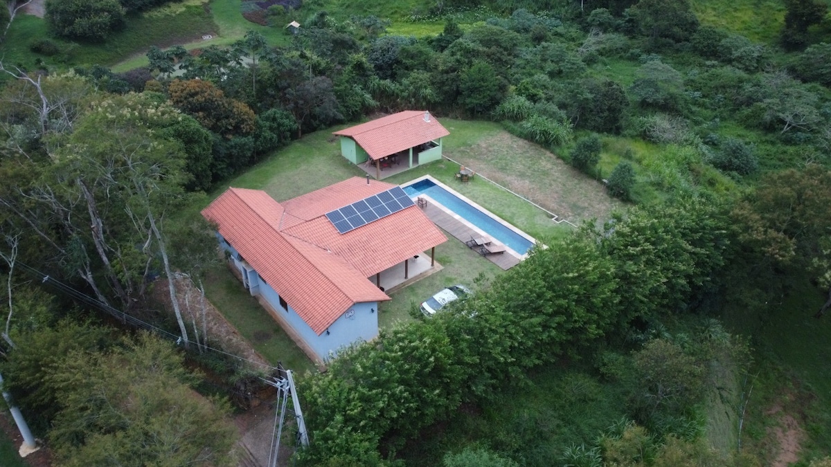 Casa de campo com piscina no Vale das Videiras