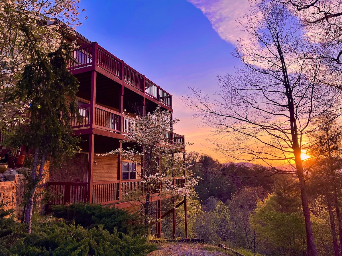 Stunning Smoky Mountain Sunrises | Sky Haven Lodge