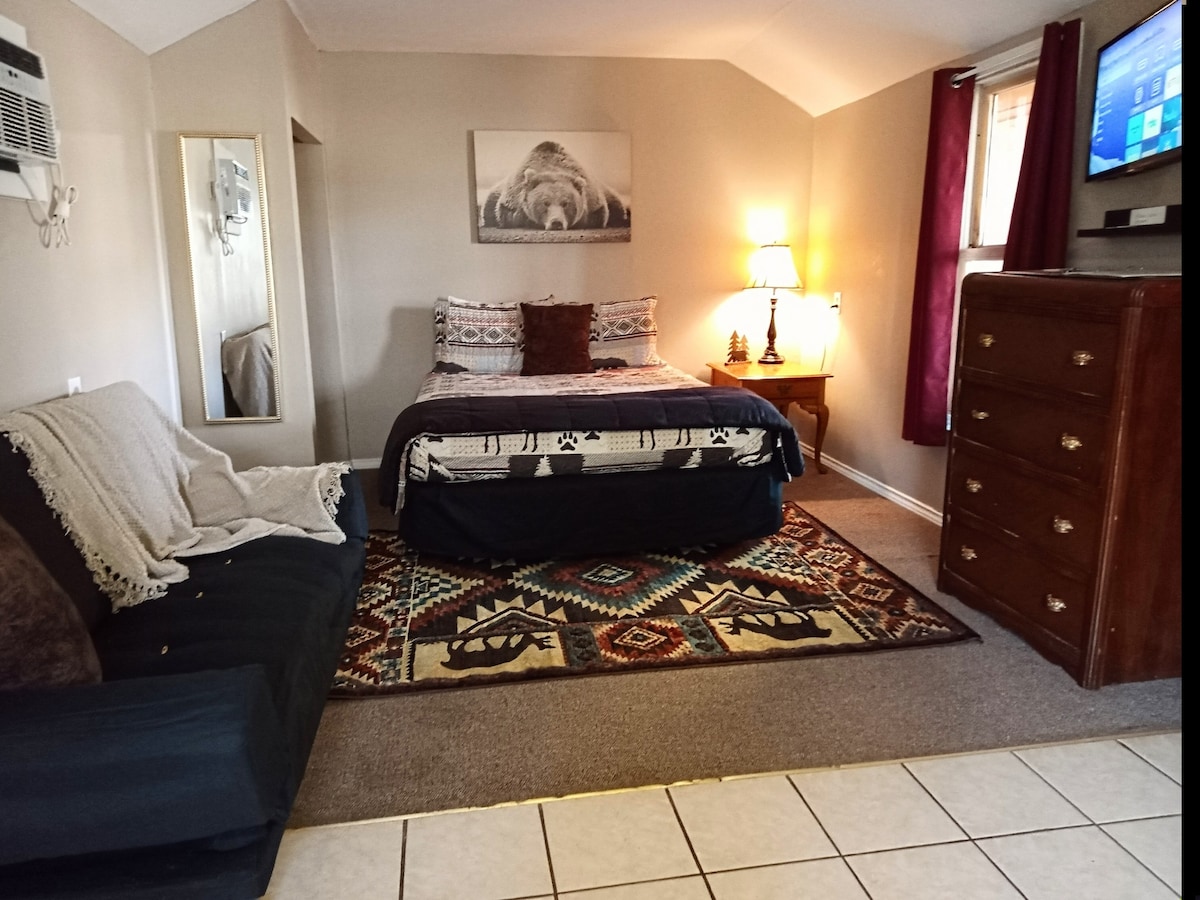 Artesian Rentals Room #1