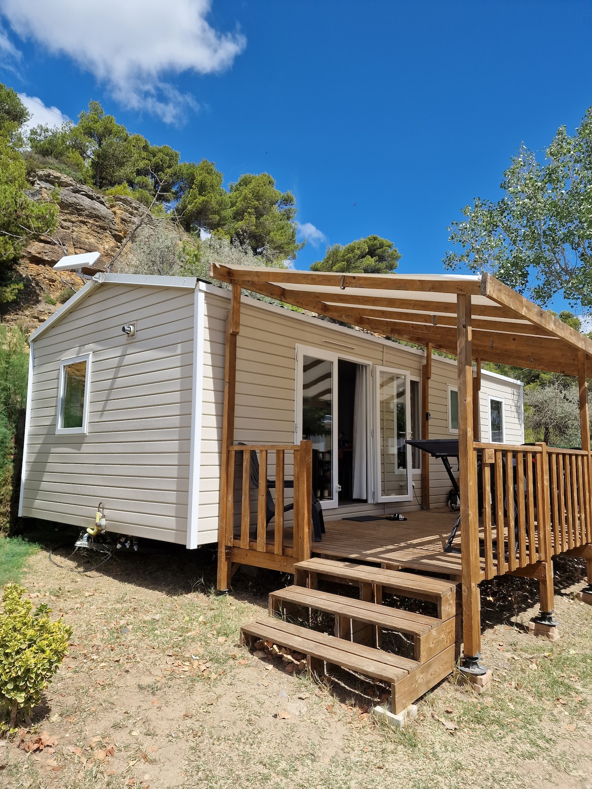 Mobil-home équipé au calme La Falaise 4*