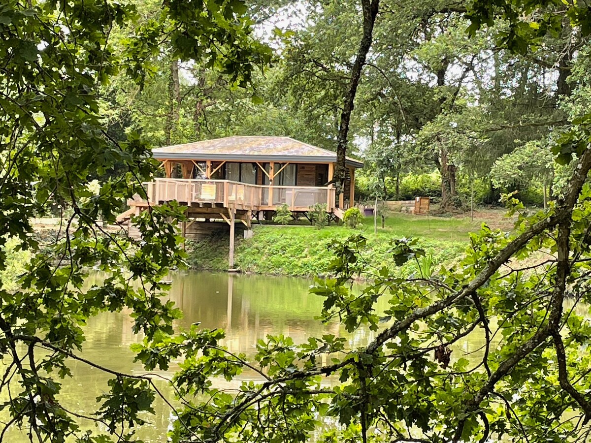 Cabane SPA luxe pieds dans l'eau George Sand