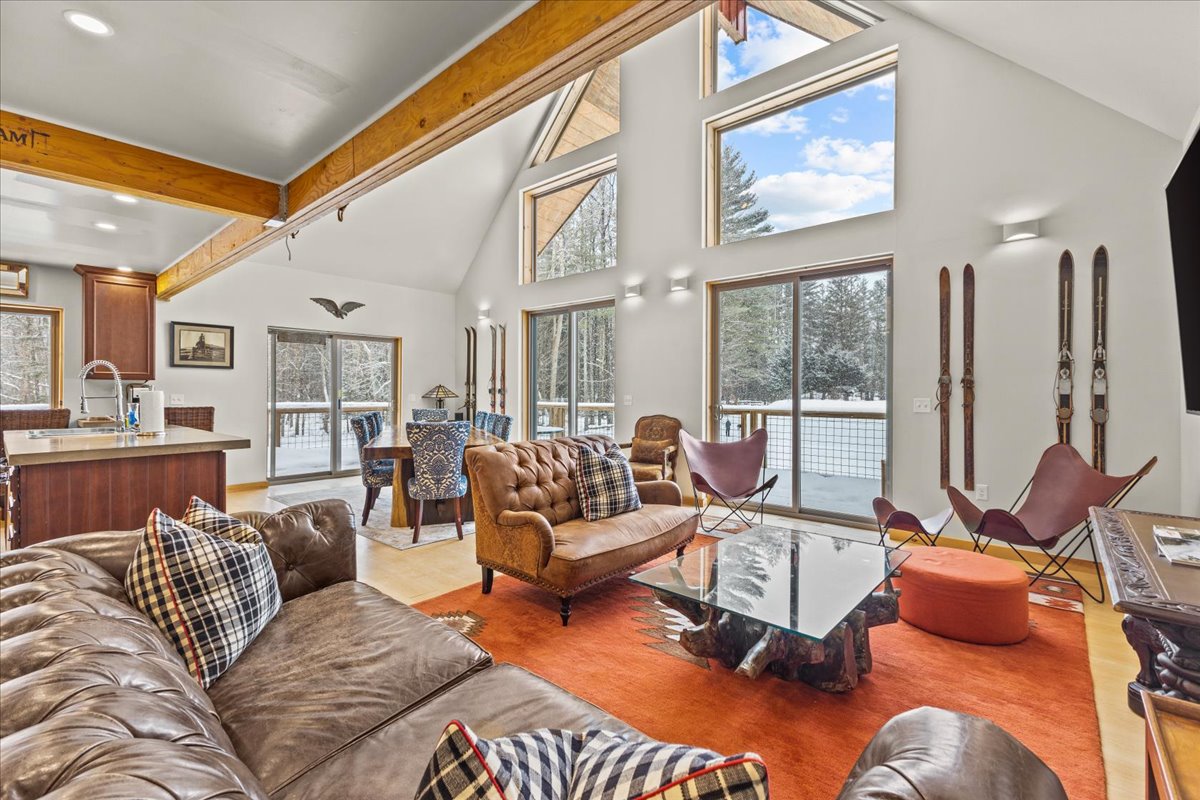 Griffin Lodge Chalet 6 ~ a mile from Stowe Resort