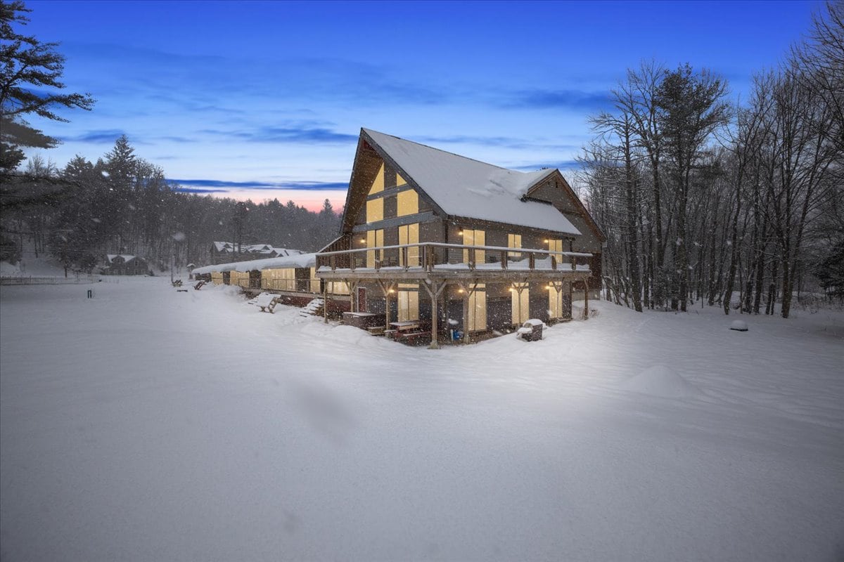 Griffin Lodge Chalet 6 ~ a mile from Stowe Resort