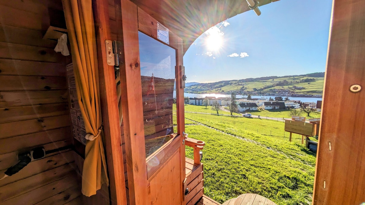 Campingfass 2 - mit Aussicht auf See und Berge